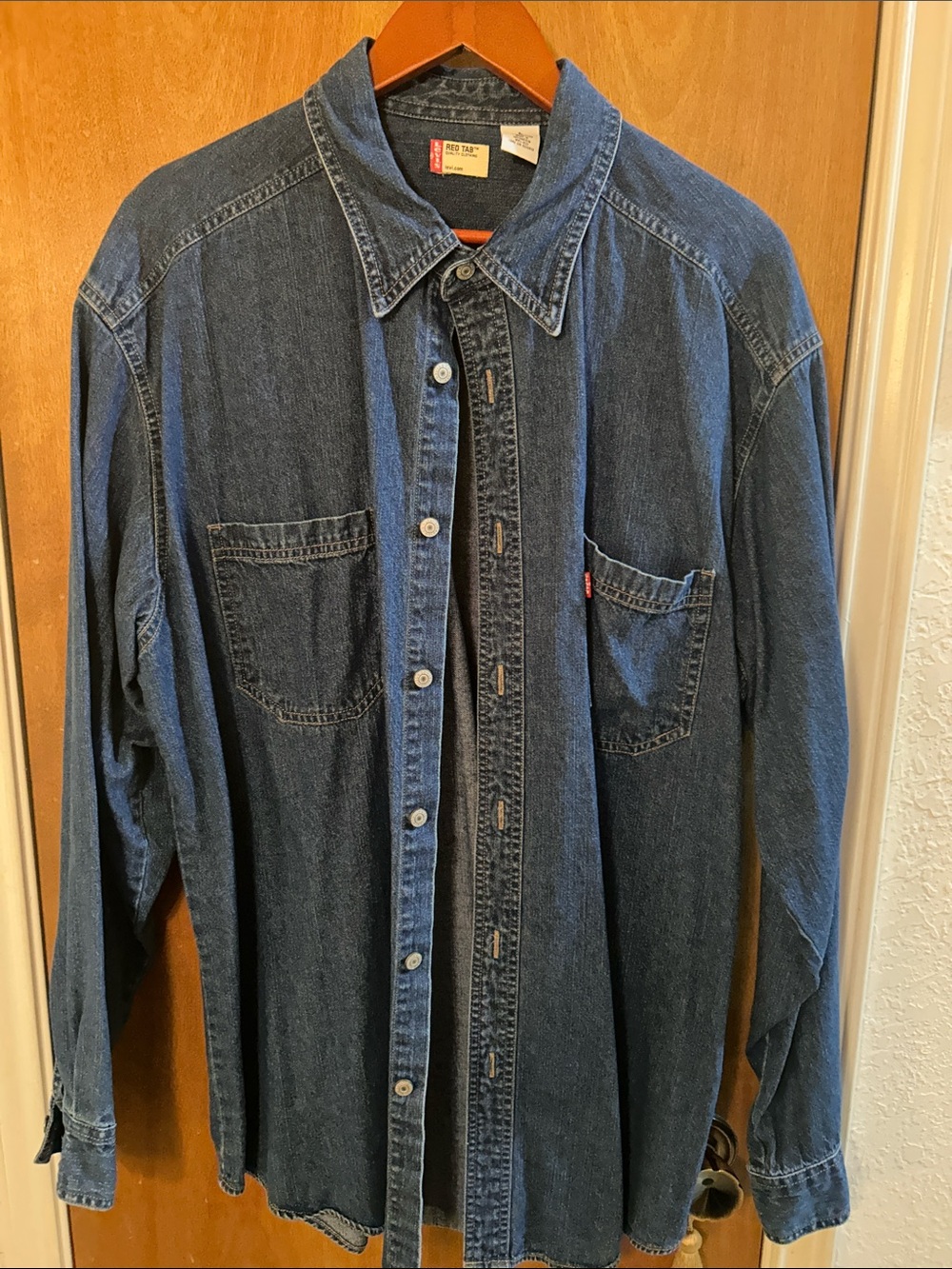 Levi's Men's Blue Denim Button-Down Workshirt. Like new L